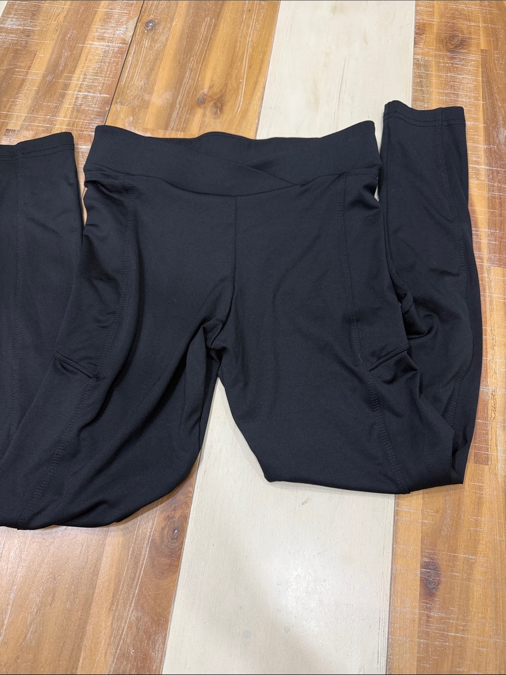 Varsity Black High-Waist Performance Leggings with Side Pockets
